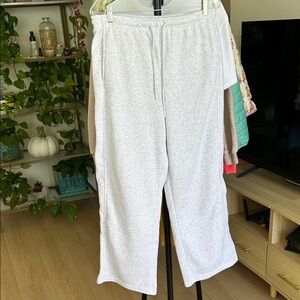 Better Together Wide Leg Sweatpants. Size XL. Gray. 29” inseam. 17” waist.